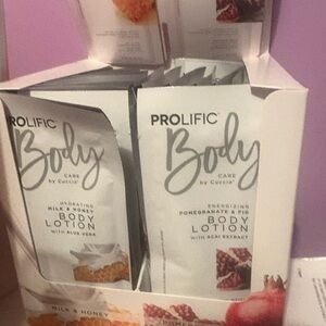 Hydrating Milk & Honey Body Lotion - White